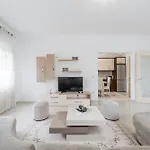 Apartament Hometown By Pikhost *