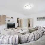 Hometown By Pikhost Apartament Gjirokastra