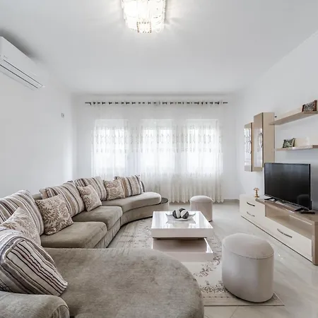 Apartment Hometown By Pikhost *
