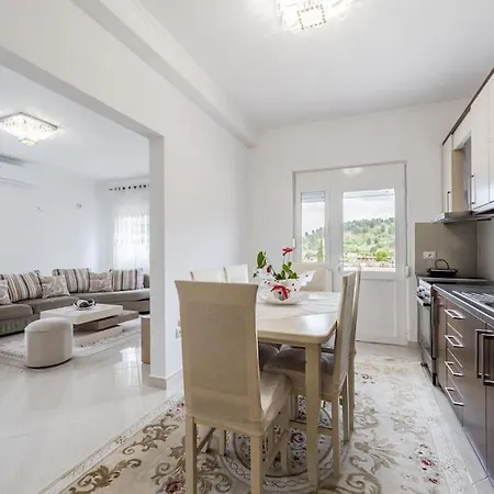 Hometown By Pikhost Lejlighed