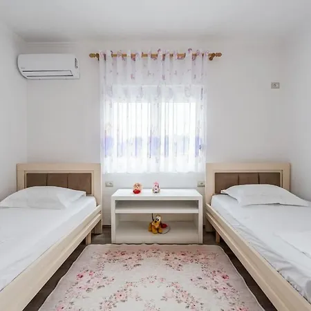 Hometown By Pikhost Appartement