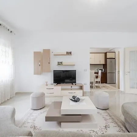 Апартаменты Hometown By Pikhost Гирокастра