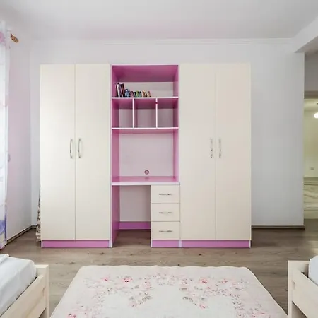 Апартаменты Hometown By Pikhost