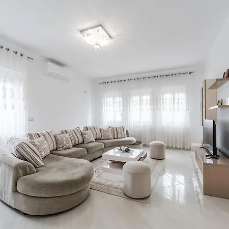 Hometown By Pikhost Lejlighed *