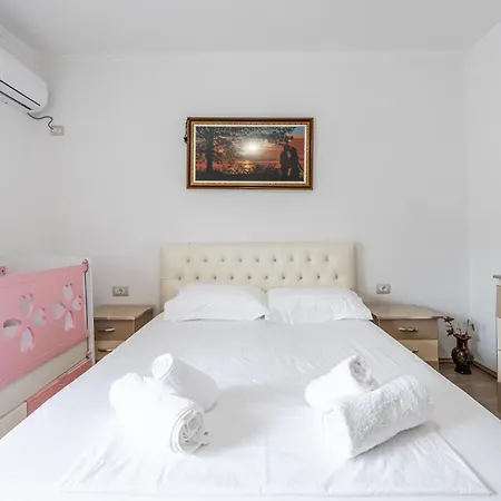 Hometown By Pikhost Lejlighed *